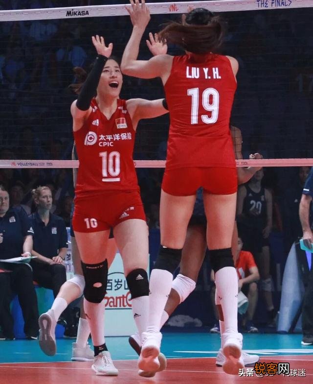 世联赛女排中美大战半决赛,中国1:3不敌美国无缘决赛,为何球迷称这也算赢了？
