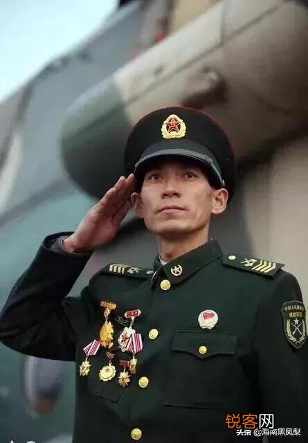 大专毕业,当两年义务兵,留队转士官合算吗？