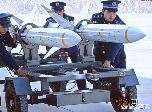 大专毕业,当两年义务兵,留队转士官合算吗？