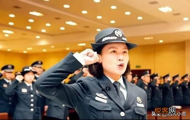 部队士官转文职好还是继续留队好？