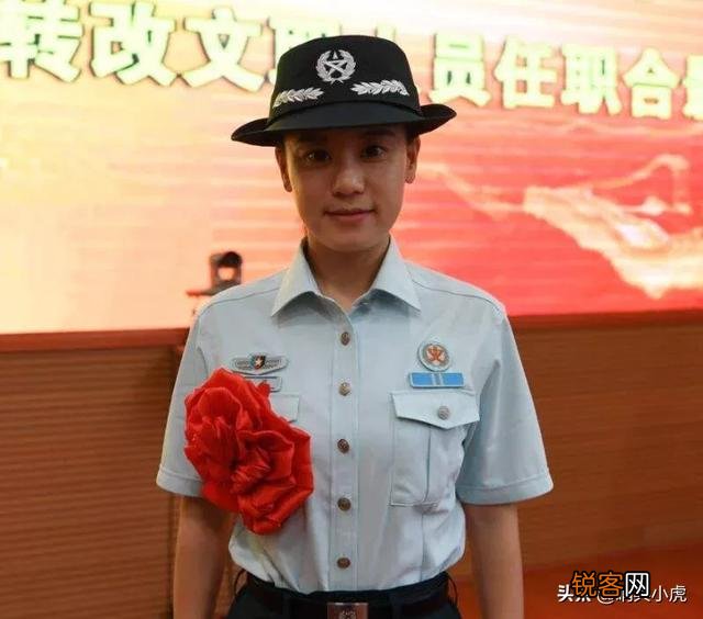 部队士官转文职好还是继续留队好？