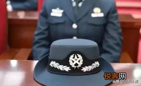 部队士官转文职好还是继续留队好？