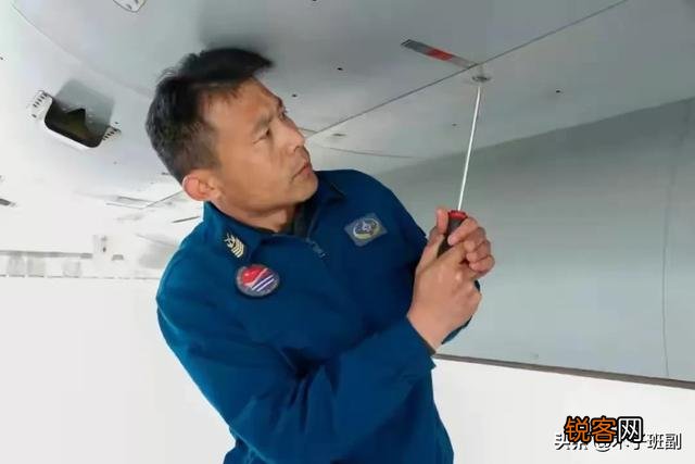 在部队里转士官好转吗？有些什么要求？