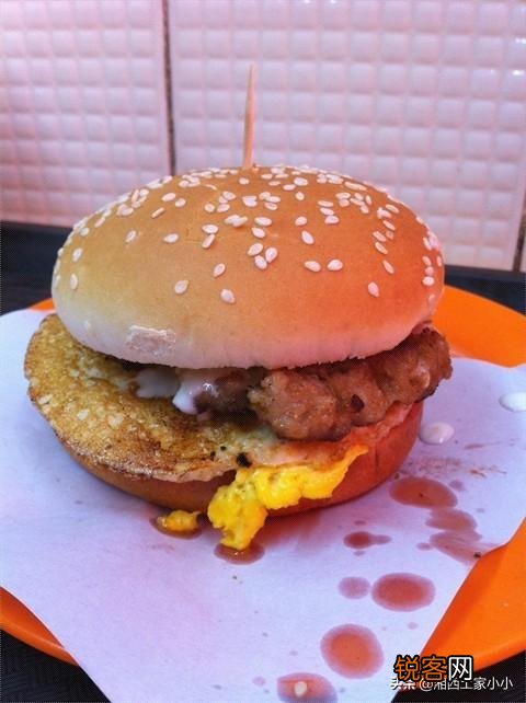 麦当劳猪柳蛋汉堡怎么做的？