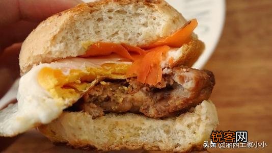 麦当劳猪柳蛋汉堡怎么做的？