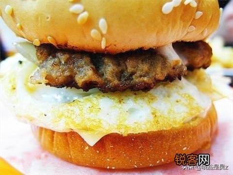 麦当劳猪柳蛋汉堡怎么做的？