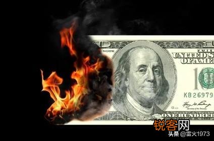 特朗普喊话海外美国人快回国,是他傻了还是准备“开战”？