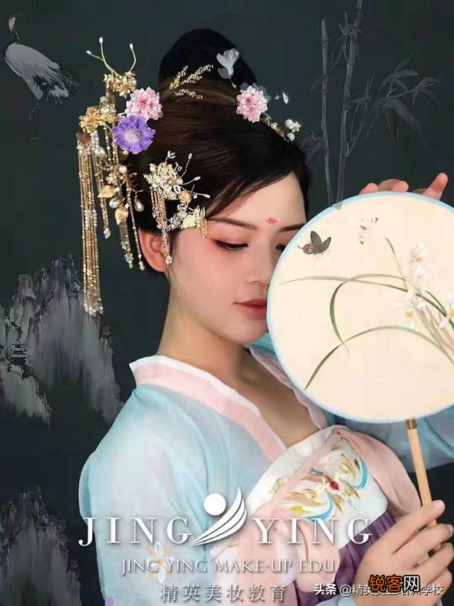 学化妆哪个学校比较好？