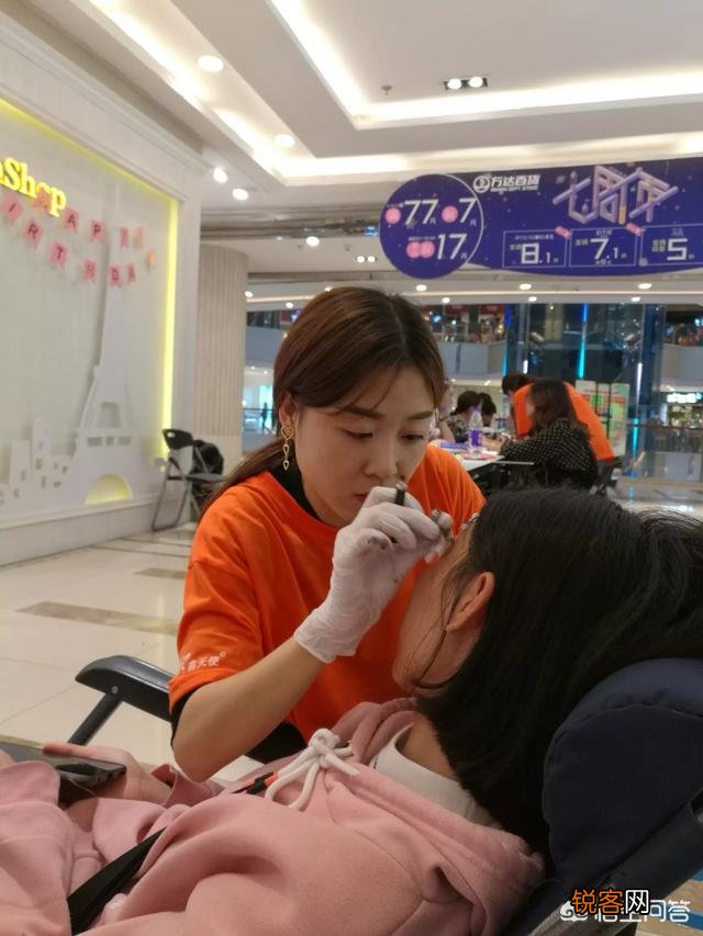 学化妆哪个学校比较好？