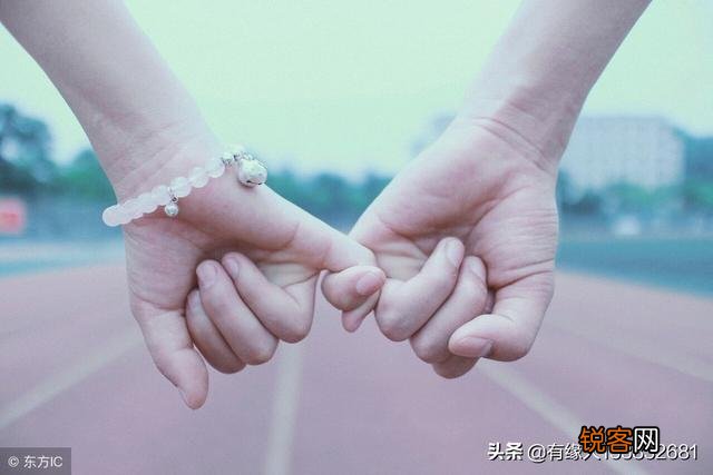 离婚期间前妻交往过多个新男友,现在提出复婚要求我是否应该接受？