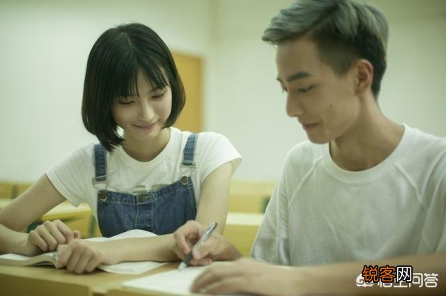 再婚日期即将到来,前妻找上门哭哭谛谛要复婚,我该怎么办？