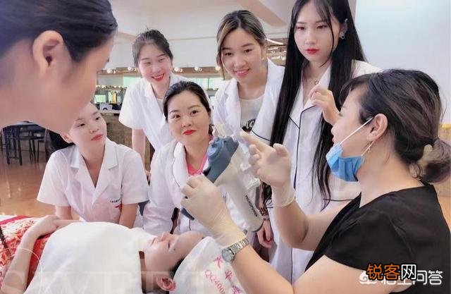 如何选择美容学校？