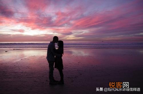 刚刚和男朋友分手,他立马牵手新欢,我感觉他是故意的,我应该怎么办？