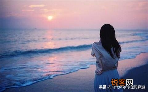 刚刚和男朋友分手,他立马牵手新欢,我感觉他是故意的,我应该怎么办？