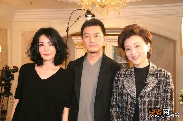 高冷的王菲为什么要跟暖男李亚鹏离婚？