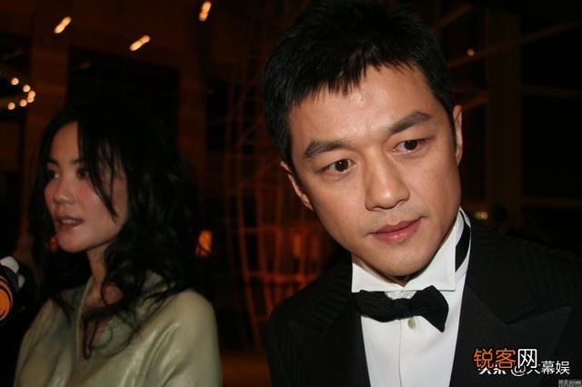 高冷的王菲为什么要跟暖男李亚鹏离婚？