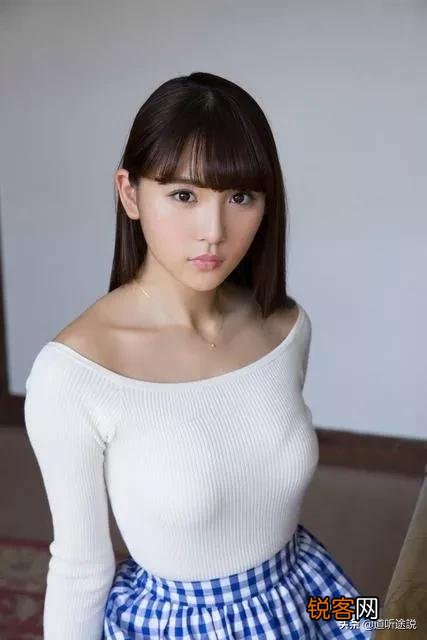 浅川梨奈17岁成千年一遇,用时间形容美女,几年一个尴尬不?