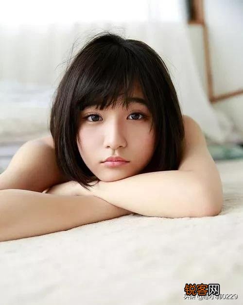 浅川梨奈17岁成千年一遇,用时间形容美女,几年一个尴尬不?