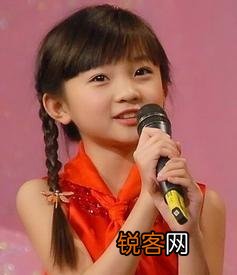 17岁的林妙可穿旧衣做公益,被吐槽像40岁工厂女工,你怎么看？