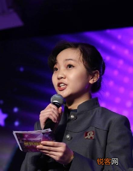 17岁的林妙可穿旧衣做公益,被吐槽像40岁工厂女工,你怎么看？