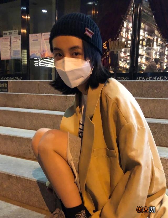 17岁的张子枫有哪些穿搭值得借鉴？
