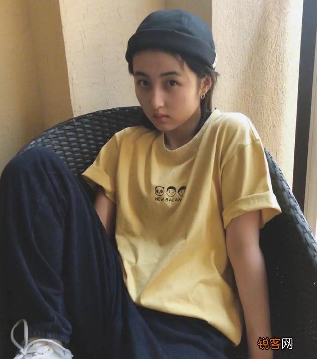 17岁的张子枫有哪些穿搭值得借鉴？
