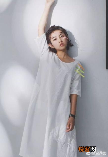 17岁的张子枫有哪些穿搭值得借鉴？