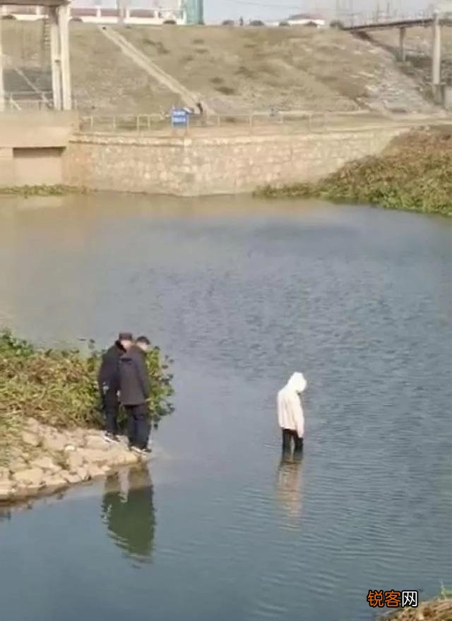 最近安徽17岁女孩,在警察眼皮底下投河自杀了,你有什么看法？