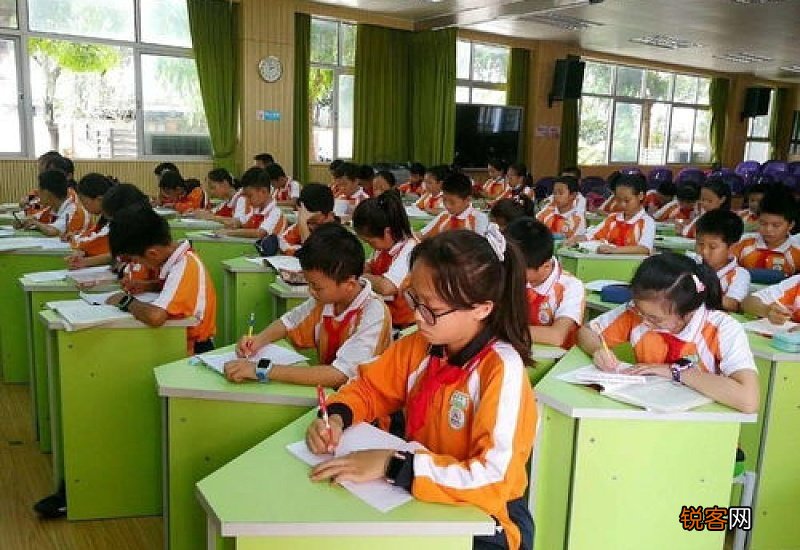 五年级学生校园生活400字