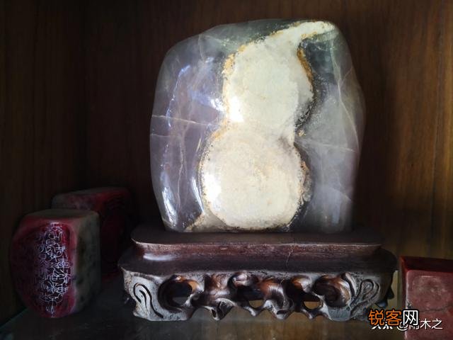 奇石价格从几十元几百元到几十万几百万元不等,您最高购买过多少钱一方的奇石,秀下？