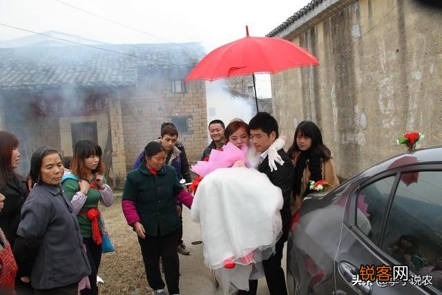有句老话叫做：“四十不娶妻,五十不置衣。”这是什么意思呢？