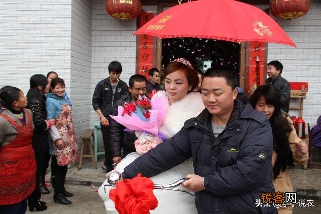 有句老话叫做：“四十不娶妻,五十不置衣。”这是什么意思呢？