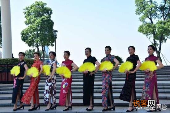 有句老话叫做：“四十不娶妻,五十不置衣。”这是什么意思呢？