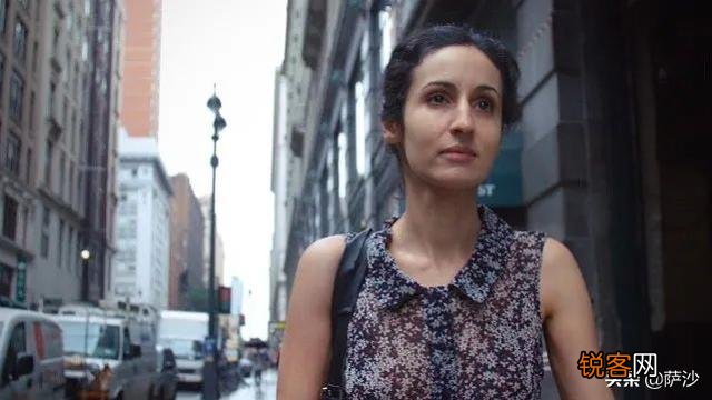 阿富汗前总统连夜逃亡,儿女在美国当教授、做公主,说明什么？