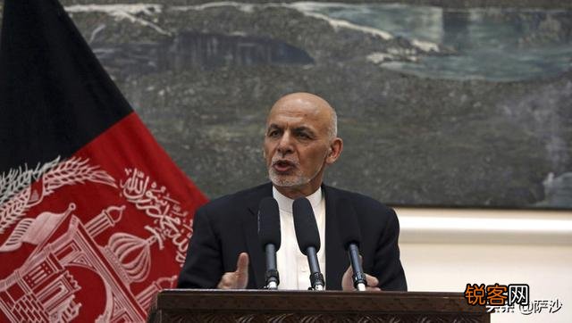 阿富汗前总统连夜逃亡,儿女在美国当教授、做公主,说明什么？