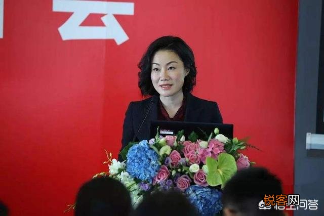 中国最贵女秘书,年收入高达1849万,她靠的是什么？