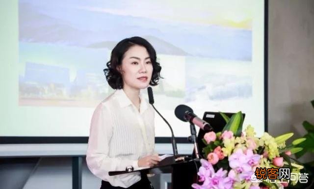 中国最贵女秘书,年收入高达1849万,她靠的是什么？