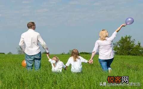 老婆出去工作好还是在家带孩子好？