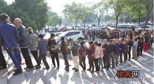 泰山币拿到手了,排队时就有人四百一卷直收,真值这个价吗？