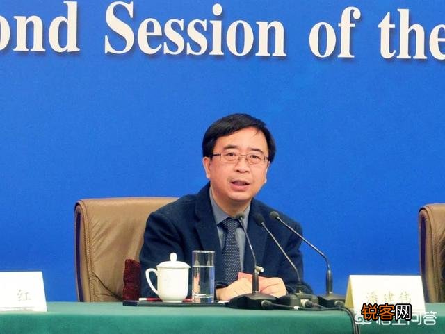 热议李彦宏之余,请谈谈宣称发明钾钠钾分子与晶体劈开单光子的潘建伟是如何成为院士？