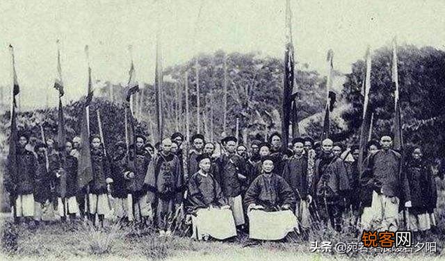 清朝军队的军人级别是怎么分的？