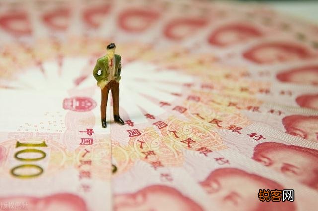 老公工资5000,我一套化妆品就3500,该离婚吗？