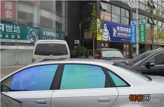 现代瑞纳2020新款玻璃带色用贴太阳膜吗？