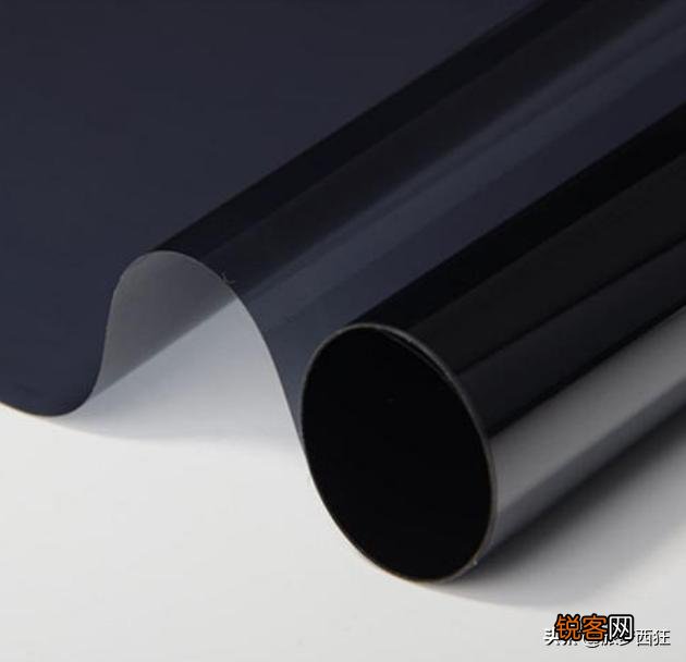 现代瑞纳2020新款玻璃带色用贴太阳膜吗？