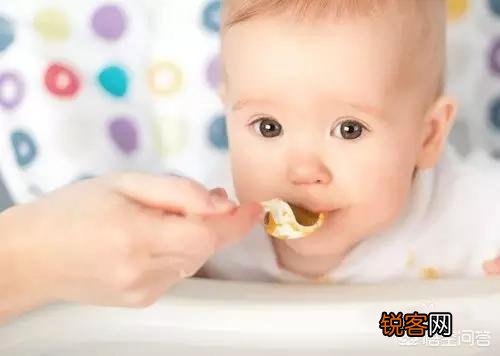宝宝最好吃几个月母乳？母乳一直很少了,到底怎样喂养科学些？