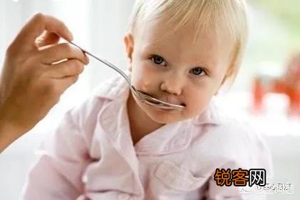 宝宝最好吃几个月母乳？母乳一直很少了,到底怎样喂养科学些？