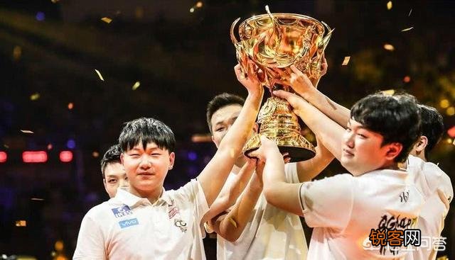 花木兰solo赛,虎牙浩克凭治疗术丝血反杀飞牛,KPL官方称这是飞牛失误！真是这样吗？