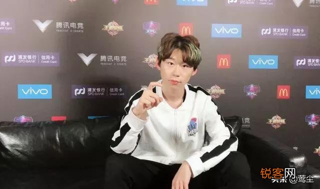 王者荣耀新版花木兰如何出装和连招？