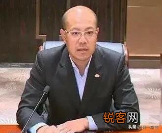 丈夫举报95后校花妻子婚内出轨70后绿地高管,到底怎么回事？