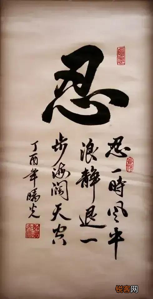 和女同事一起出差坐车她时不时往我身上靠,是不是传递某种信号？